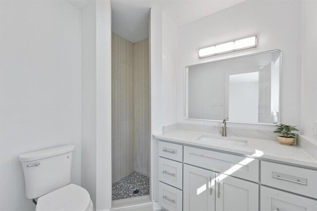Building Photo - 205 Elmwood St