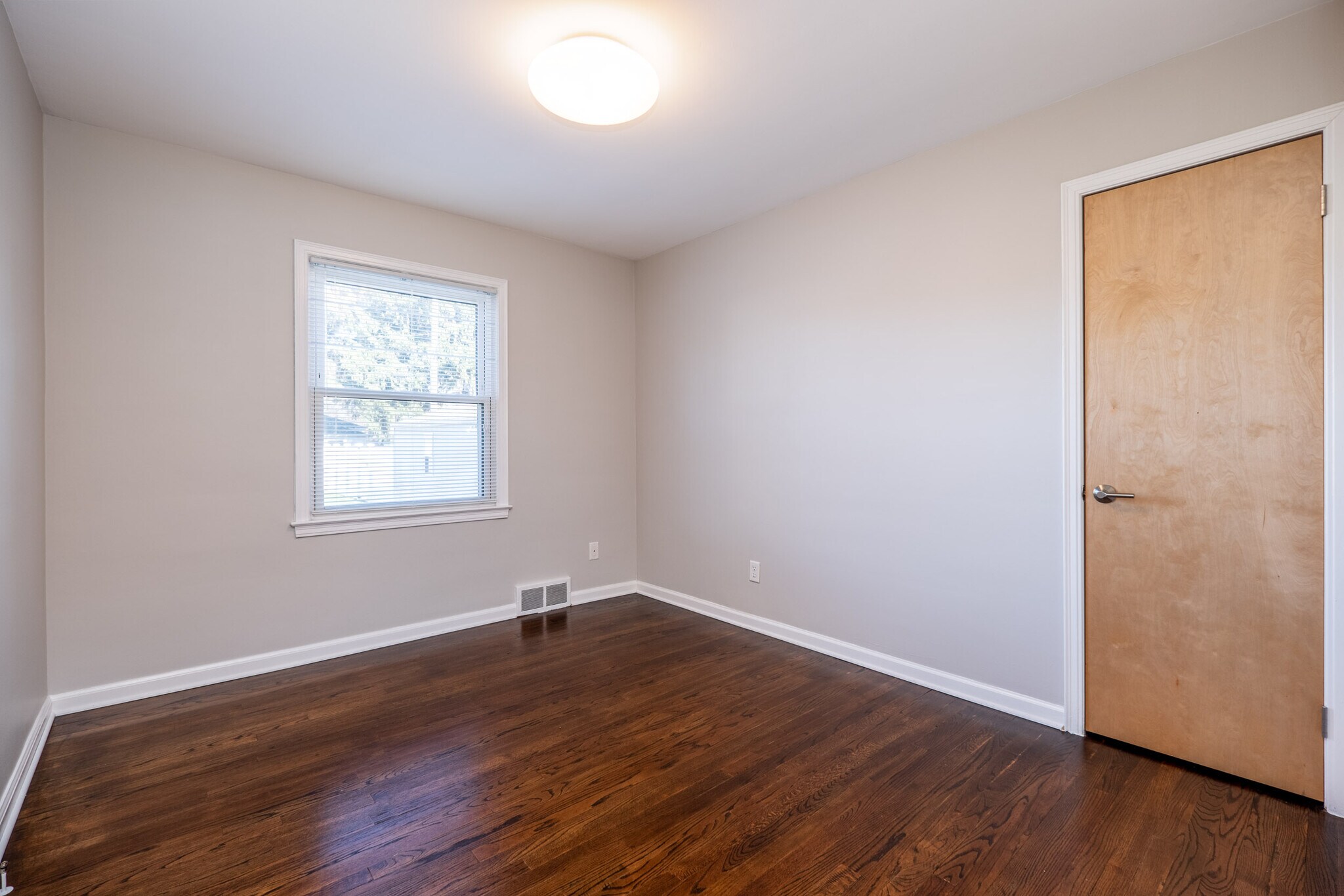 Building Photo - 429 E La Salle Ave