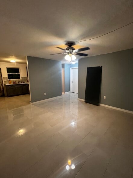 Building Photo - 4641 Myrtle Ln