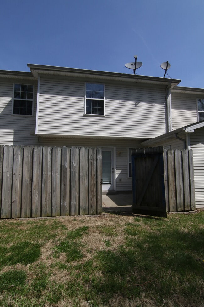 Building Photo - 323 Shoshone Pl