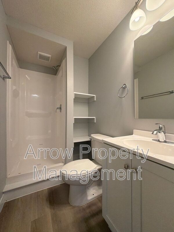 Building Photo - 877 N 26th St