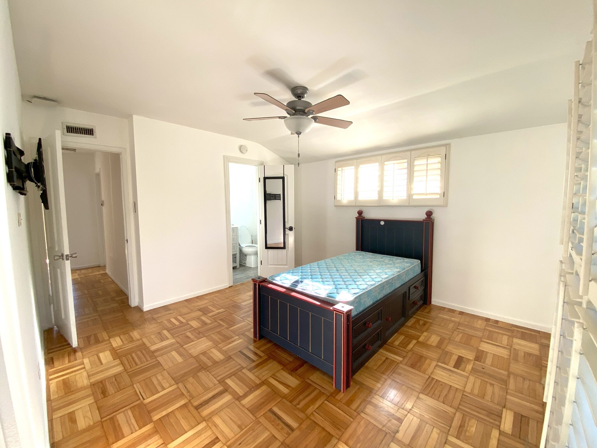 bedroom 3 - 2906 Overland Ave