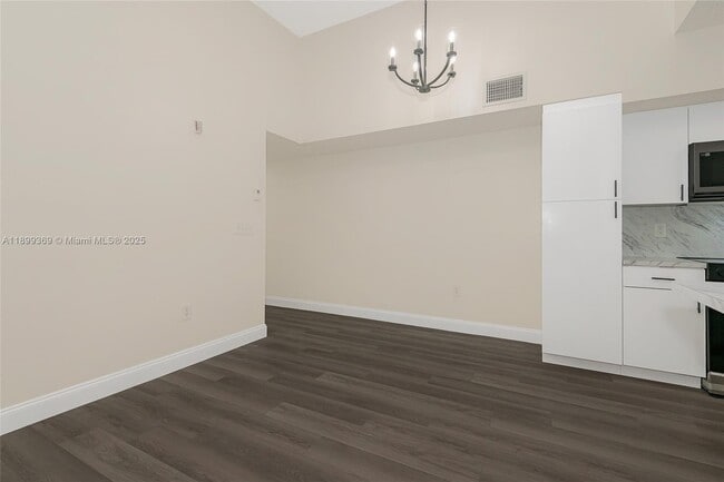 Building Photo - 3211 Sabal Palm Manor