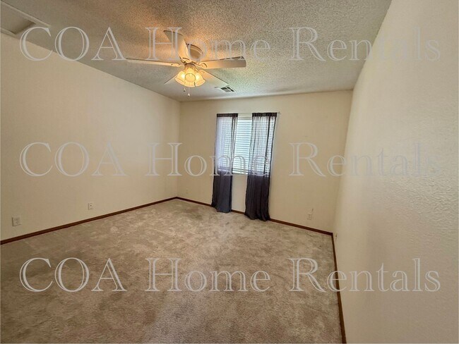 Building Photo - Great West side condo
