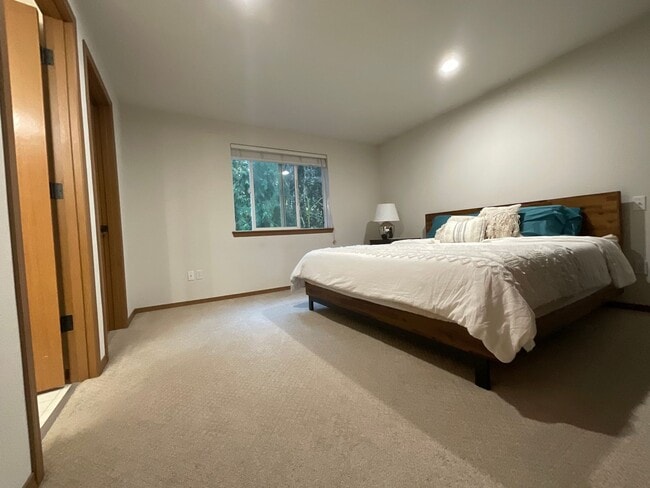 Building Photo - Beautiful 3 Bedroom, 2.5 Bath Home in Clearwood Community!