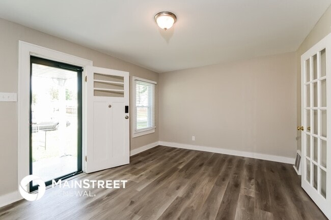 Building Photo - 607 Lindsay Ave