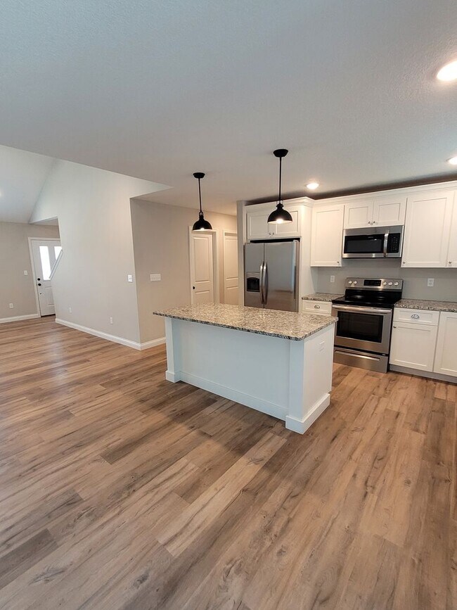 Building Photo - 3 Bedroom Home in South Columbia