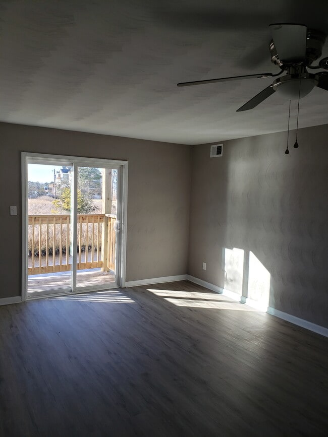 Building Photo - 9517 5th Bay St #B