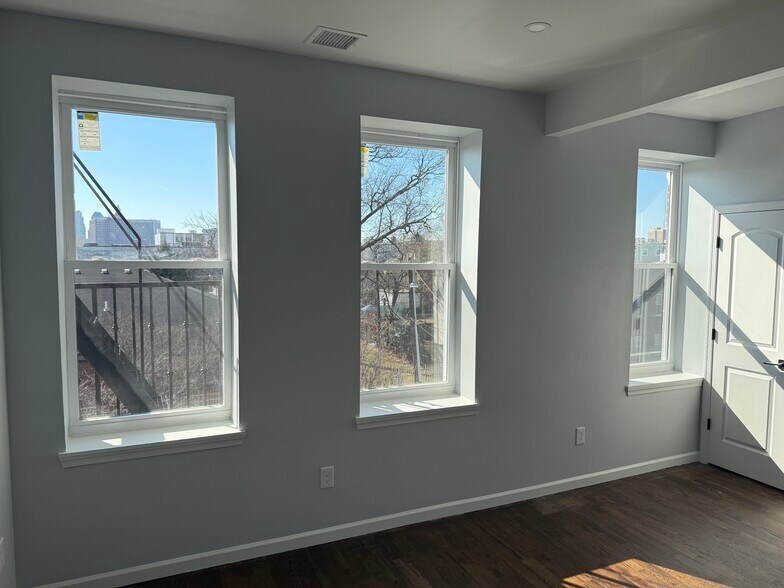 Building Photo - 14 Gouverneur St