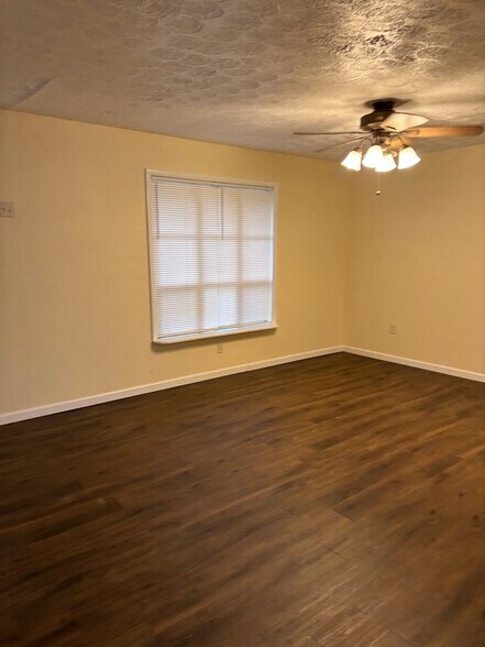 Building Photo - 12500 Holey Rd