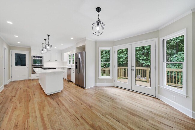 Building Photo - Beautiful Five Bed Three and Half Bath Hom...