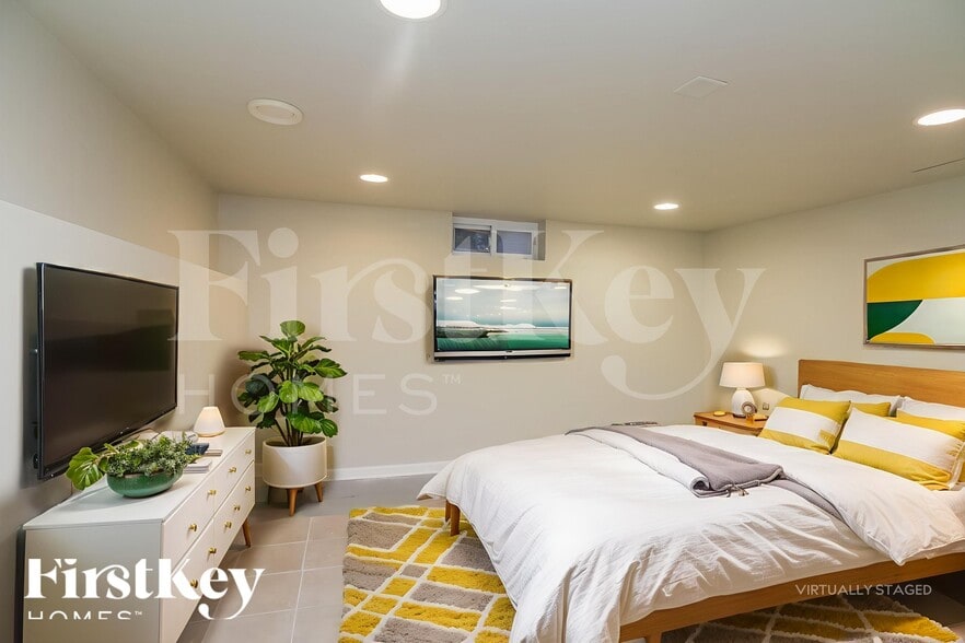 Building Photo - 1369 Hinman St