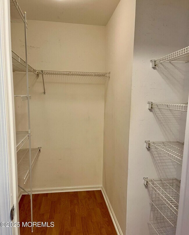 Building Photo - 102 Wedgewood Cir