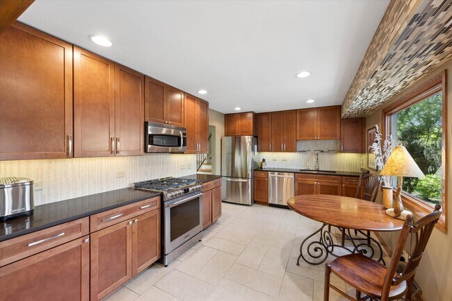 Building Photo - 4 E Noyes St