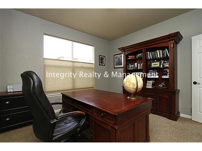 Building Photo - 3367 Fantasy Pl