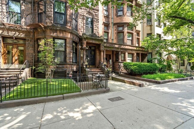 Building Photo - 377 Commonwealth Ave