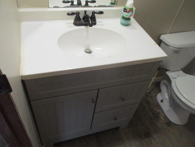 Building Photo - 403 Debbie St