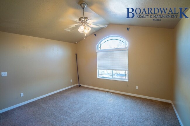 Building Photo - 3 Bed 3 Bath in Layton