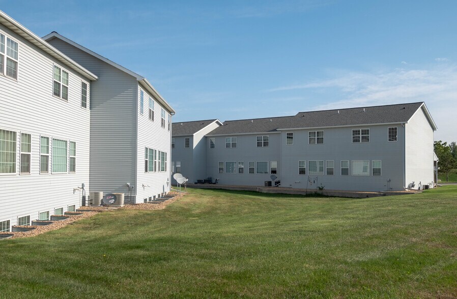 Building Photo - 1001 Alpine Way