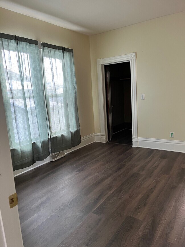 Building Photo - 438 Locust St