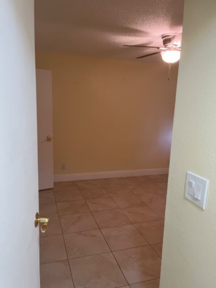 Building Photo - 3400 Pinewalk Dr N