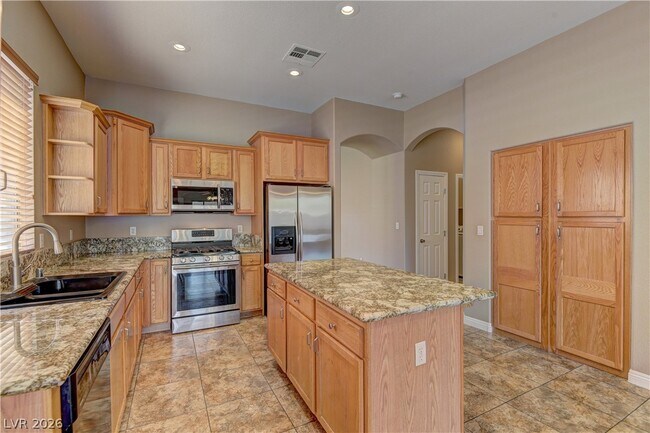 Building Photo - 10876 Scamadella St