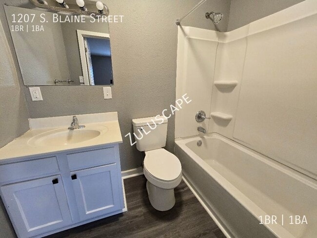 Building Photo - 1207 S Blaine St