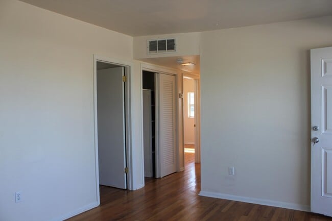 Building Photo - 651 Palm Dr