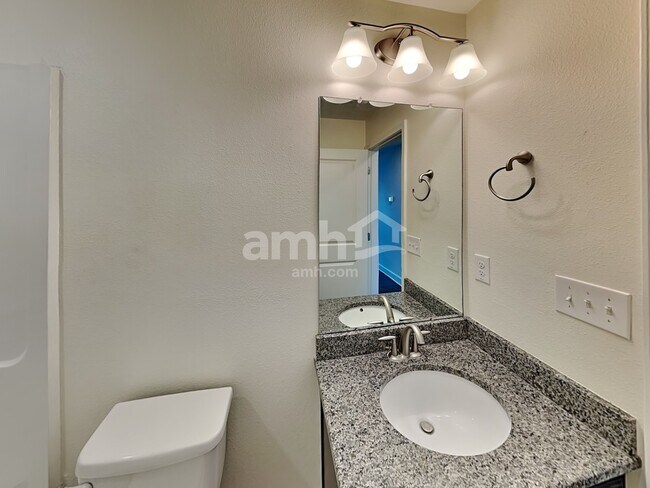 Building Photo - 511 Pine Terrace Dr