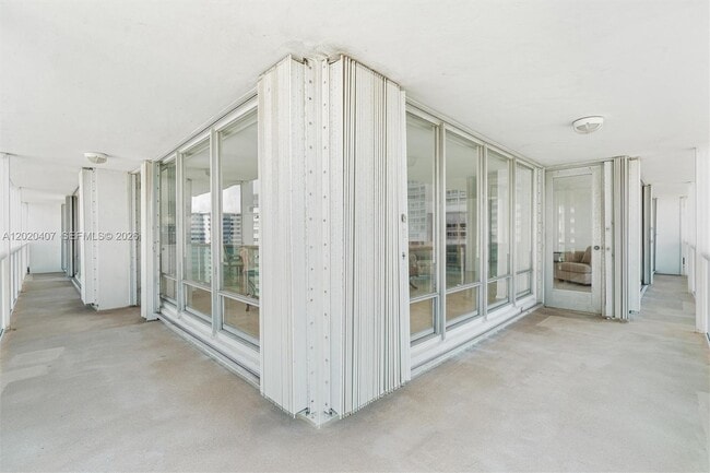 Building Photo - 2100 S Ocean Ln