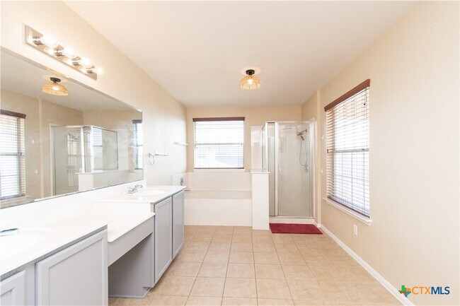 Building Photo - 413 E Orion Dr