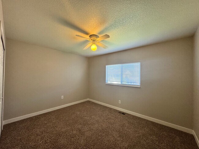Building Photo - Updated 5 Bedroom Home