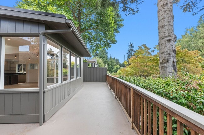 Building Photo - 3bd/2.5ba Seattle House