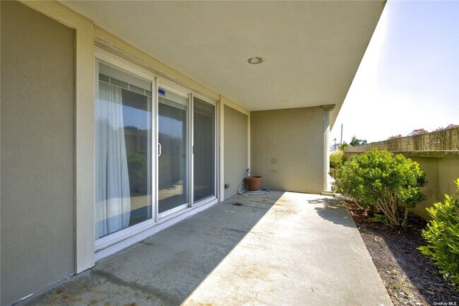 Building Photo - 1051 Oceanfront