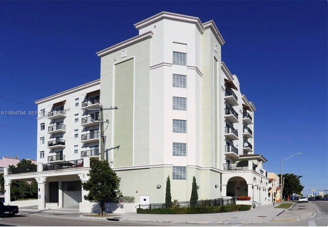 Building Photo - 435 SW 12th Ave