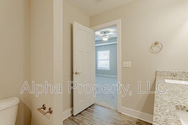 Building Photo - 112 Vly Crk Dr