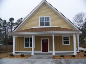 Building Photo - 405 S McRae St