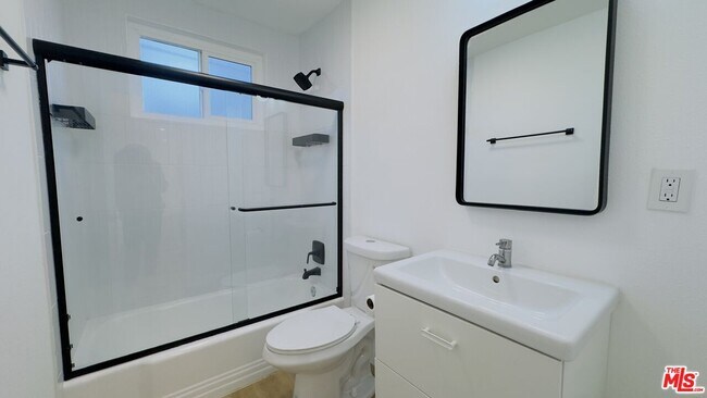 Building Photo - 237 Catalina St