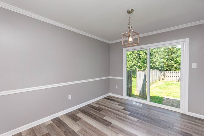 Building Photo - 324 Talbot Ct