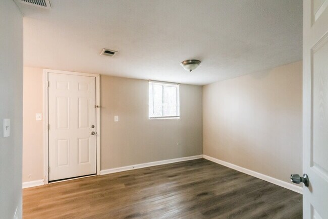 Building Photo - 8964 Raven Dr