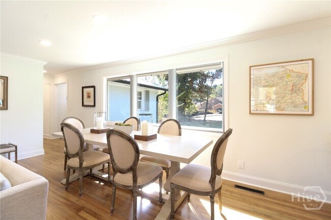 Building Photo - 1092 West Lake Dr