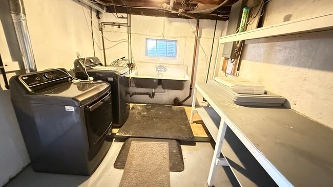 Building Photo - 85 Regatta Rd