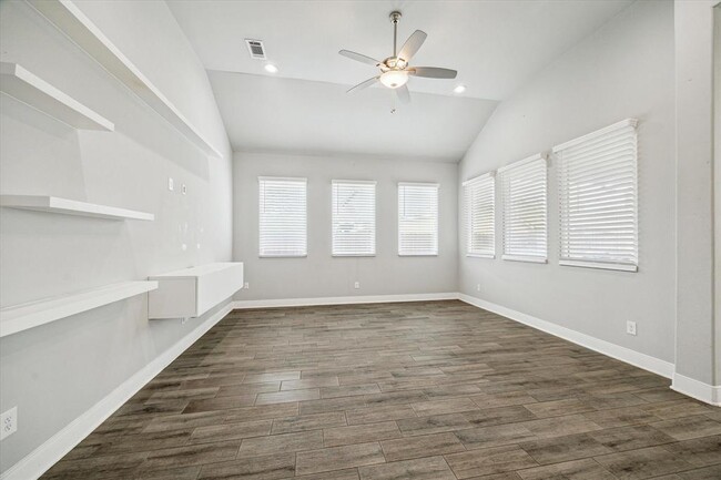 Building Photo - 8938 Intervale St