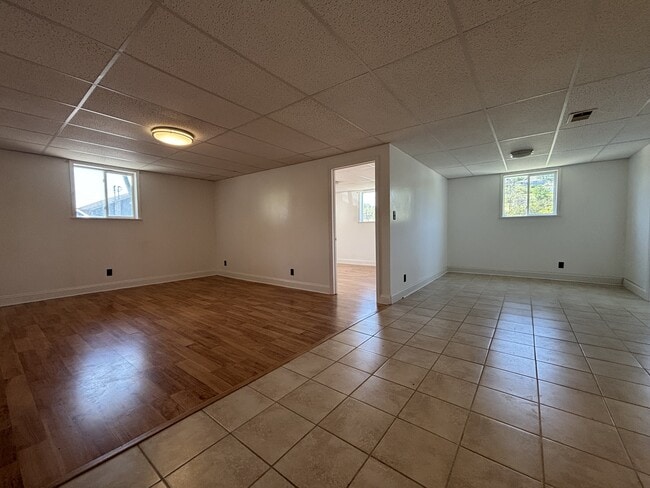 Building Photo - 941 Vista Ln