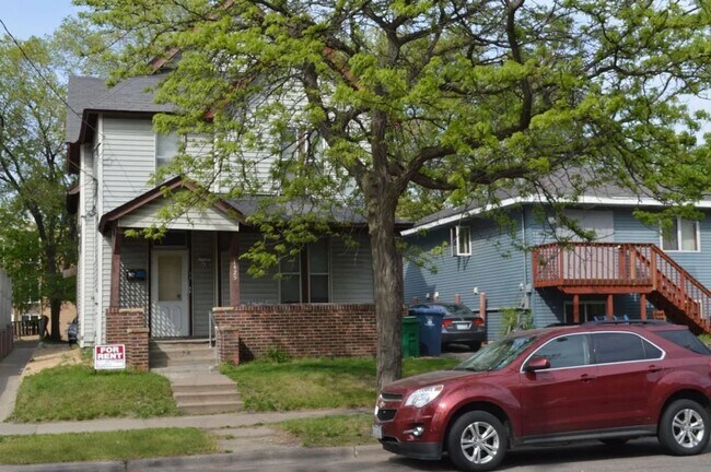 Building Photo - 1425 6th St SE