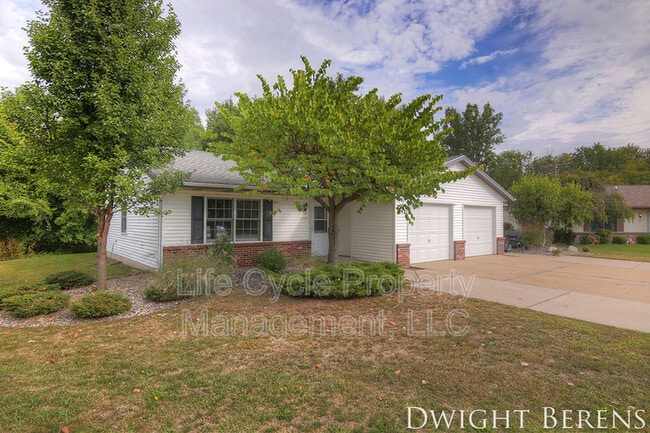 Building Photo - 6705 North Dr