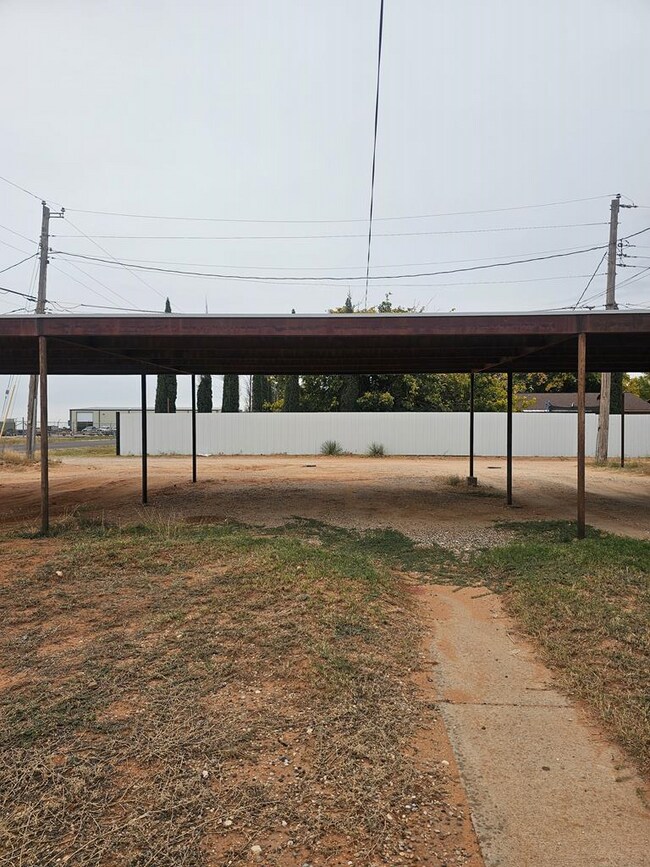 Building Photo - 728 SW 7th Pl