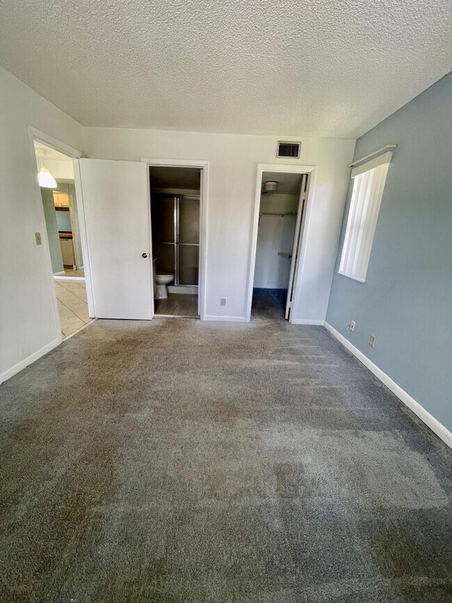 Building Photo - 7070 Golf Colony Ct