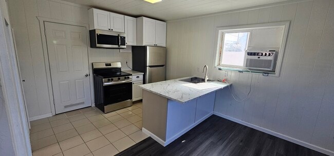 Building Photo - 1690 Colfax Dr