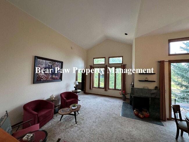 Building Photo - Beautiful Condo in Genesee!!